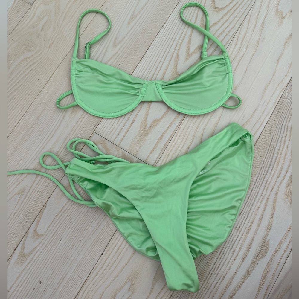 Frankie’s bikini set (top and bottom)
